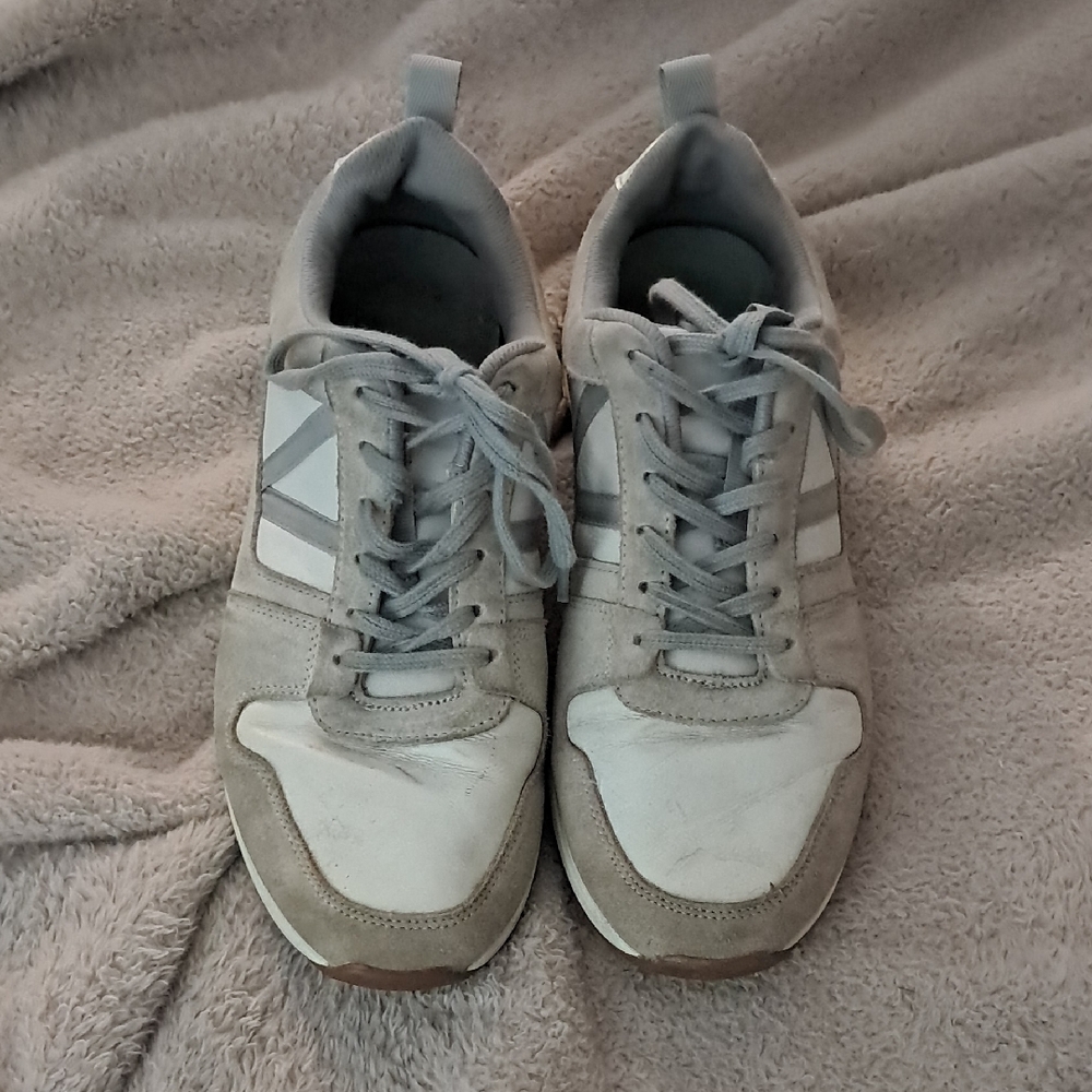 Wonens Vionic Gray and White Sneakers 8.5